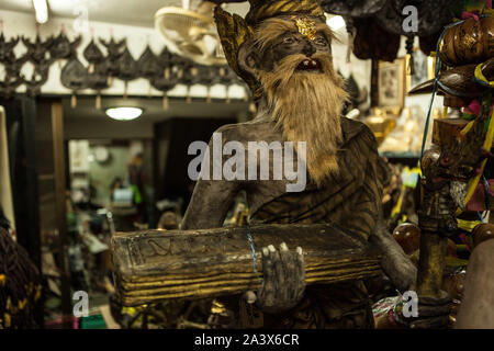 Demon figura al mercato amuleto a Bangkok, in Thailandia Foto Stock