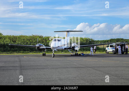 Aria Loyaute aereo all'aeroporto sull'isola Ouvea, Isole della Lealtà, Nuova Caledonia. Aria Loyaute è la principale compagnia aerea servizio per le Isole della Lealtà. Foto Stock
