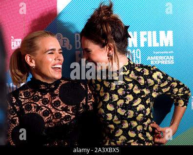 Billie Piper (sinistra) e Lily James frequentando le bestie Rare Premiere come parte del BFI London Film Festival 2019 tenutosi presso il Curzon Mayfair, Londra. Foto Stock