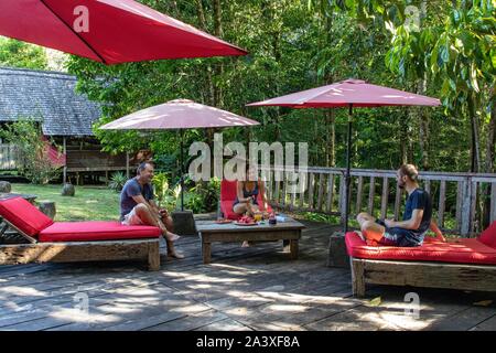 Piccolo PASTO A WAPA LODGE sulla di Kourou fiume nel cuore della foresta di Amerindian, Guiana francese, Dipartimento d'oltremare, SUD AMERICA, Francia Foto Stock