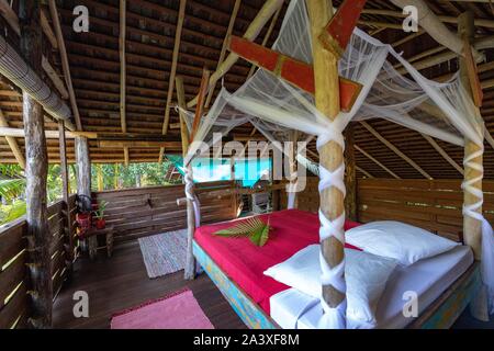 Camera presso il WAPA LODGE sulla di Kourou fiume nel cuore della foresta di Amerindian, Guiana francese, Dipartimento d'oltremare, SUD AMERICA, Francia Foto Stock