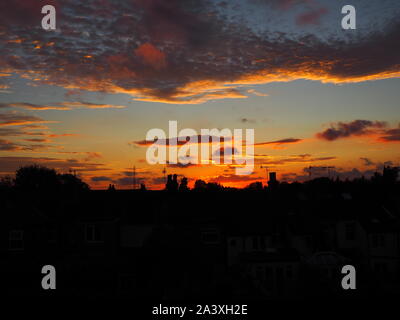 Tramonto su Watford - REGNO UNITO Foto Stock