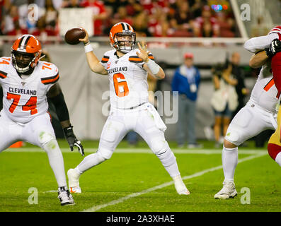 Santa Clara, CA. Il 7 ottobre, 2019. Cleveland Browns quarterback Baker Mayfield (6) in azione durante la NFL partita di calcio tra i Cleveland Browns e San Francisco 49ers a Levi's Stadium di Santa Clara, CA. Il 49ers sconfitto il Browns 31-3. Damon Tarver/Cal Sport Media/Alamy Live News Foto Stock