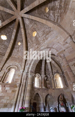 Chiesa di Santa Maria di Eunate, romanico del XII secolo la chiesa , Muruzábal, Navarra, Spagna, Foto Stock