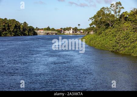 Villaggio di Sinnamary e il fiume, Guiana francese, Dipartimento d'oltremare, SUD AMERICA, Francia Foto Stock