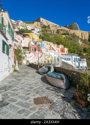 New Scenic 5 posti in vista della bellissima isola di Procida, vicino a Napoli, regione Campania, Italia. Foto Stock