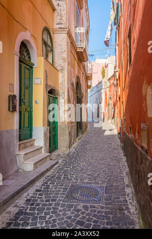 New Scenic 5 posti in vista della bellissima isola di Procida, vicino a Napoli, regione Campania, Italia. Foto Stock