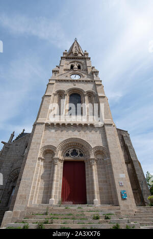 La chiesa Saint-Laurent a Parthenay Francia occidentale Foto Stock
