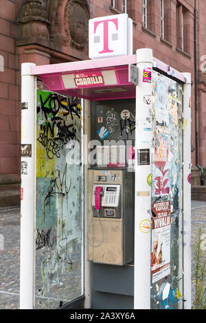 Freiburg im Breisgau, vecchia cabina telefonica, pagare telefono, la scheda Telefono, telecom, impastato Foto Stock