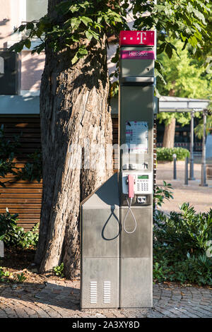 Freiburg im Breisgau, vecchia cabina telefonica, pagare telefono, telefono colonna, la scheda Telefono, Telekom, Foto Stock