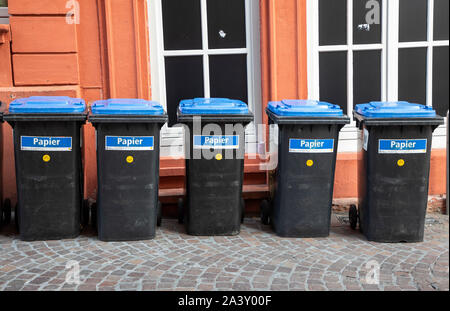 Cestino, bidone dei rifiuti, rifiuti di carta bin, separazione dei rifiuti, Foto Stock