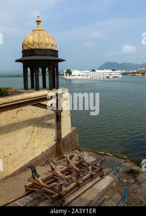 Il Taj lake palace hotel sul lago Pichola, Rajasthan, Udaipur, India Foto Stock