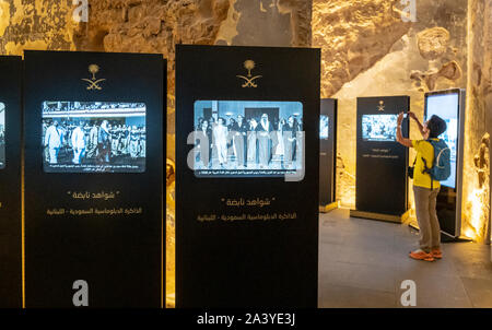 La Casa Gialla, chiamato anche Barakat edificio o Beit Beirut, centro culturale dedicato alla memoria storica della guerra civile, Beirut. Il Libano. Foto Stock