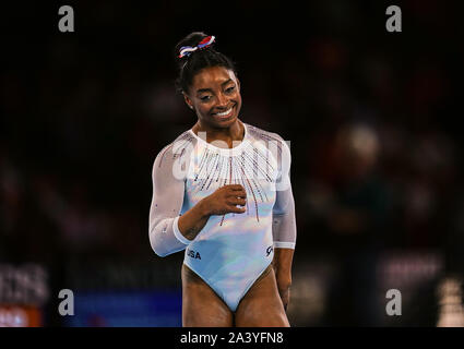 Stuttgart, Germania. 10 ottobre, 2019. Simone Biles degli Stati Uniti d'America in competizione in !! Durante la 49FIG ginnastica artistica Campionati del Mondo alla Hanns Martin Schleyer Halle di Stuttgart, Germania. Ulrik Pedersen/CSM/Alamy Live News Foto Stock