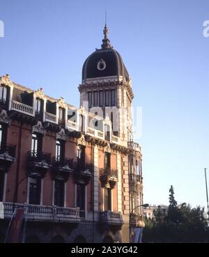 EDIFICIO CONSTRUIDO EN 1896 situado en la plaza de España ESQUINA a la calle Bailén. Autore: MARTINEZ ANGEL MANUEL. Posizione: REAL COMPAÑIA asturiana di Minas. Spagna. Foto Stock