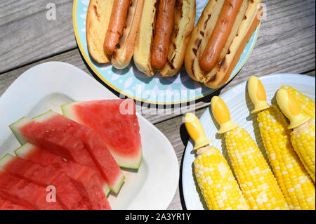 Anguria, hot dogs e pannocchie di granoturco Foto Stock