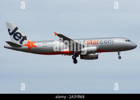 Jetstar, Airbus A320, atterrando all'Aeroporto Internazionale di Auckland Foto Stock