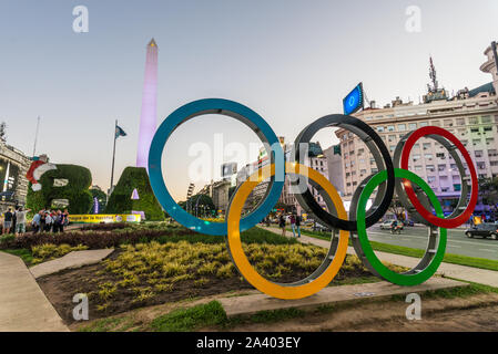 Buenos Aires, Argentina - 23 dicembre 2017: anelli olimpici per Olimpiadi della Gioventù Foto Stock