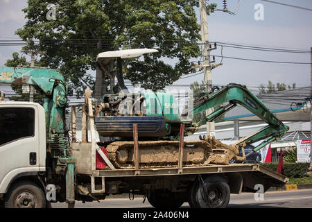 Licciana Nardi, Italia - 30 Settembre 2019: Privato Sumitomo retroescavatore su carrello. Sulla strada No.1001, a 8 km dalla città di Chiangmai. Foto Stock