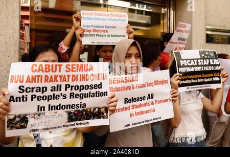 Hong Kong, Cina. Undicesimo oct, 2019. Gruppo di interno indonesiano aiutanti lavorano a Hong Kong hanno inscenato una protesta al di fuori del Consolato Generale di condannare Indonesia Indonesia governo non in difesa dei diritti umani, mantenendo il sostentamento e la sicurezza per i cittadini nazionali e in overseas.Ott-11, 2019 Hong Kong.ZUMA/Liau Chung-ren Credito: Liau Chung-ren/ZUMA filo/Alamy Live News Foto Stock