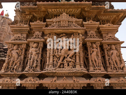 Bassorilievo in sachiya mata temple, Rajasthan, Osian, India Foto Stock