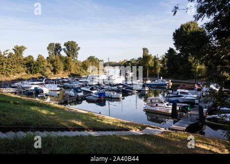 La marina in Dusseldorf-Lorick Foto Stock