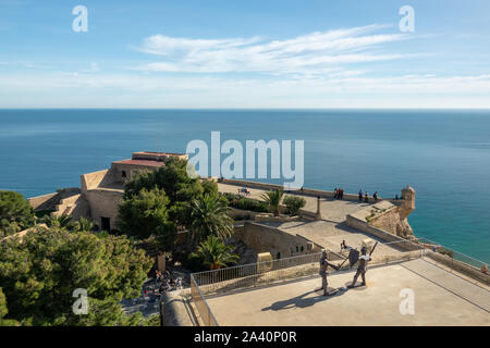 Città del Mediterraneo di Alicante durante l'estate in Spagna Foto Stock