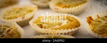 Crostata di degustazione in produzione per la ristorazione Foto Stock