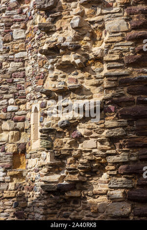 Soleggiato dettaglio della costruzione in pietra del Landgate, la fortificata di Rye town, East Sussex, Regno Unito Foto Stock