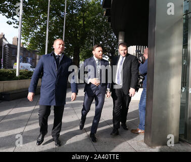 Dublino, Irlanda. Undicesimo oct, 2019. Conor McGregor. Foto di UFC Fighhter Conor McGregor arrivando presso la centrale di giudici penali di giustizia a Dublino questa mattina in connessione con un presunto assalto a Dublino all'inizio di quest'anno. Il MMA star si trova di fronte ad un singolo attacco carica a seguito di un incidente al Marble Arch pub in Drimnagh il 6 aprile. Credito: RollingNews.ie/Alamy Live News Foto Stock