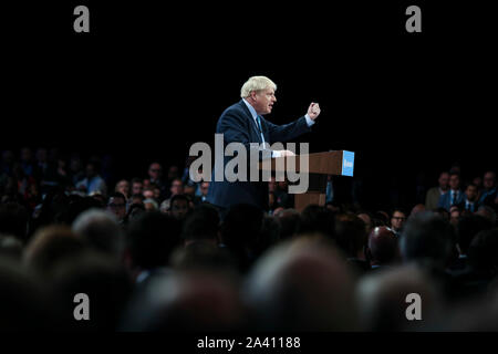 © Chris - Boll. 02/11/19, Manchester , Regno Unito. Congresso del Partito conservatore 2019 a Manchester Central. Il primo ministro Boris Johnson offre il suo discorso nel giorno finale della conferenza (oggi Mercoledì 2 ottobre 2019) Photo credit: CHRIS BULL Foto Stock