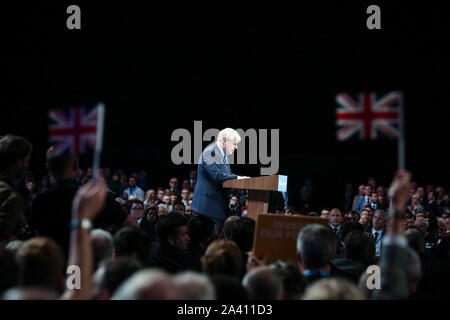 © Chris - Boll. 02/11/19, Manchester , Regno Unito. Congresso del Partito conservatore 2019 a Manchester Central. Il primo ministro Boris Johnson offre il suo discorso nel giorno finale della conferenza (oggi Mercoledì 2 ottobre 2019) Photo credit: CHRIS BULL Foto Stock