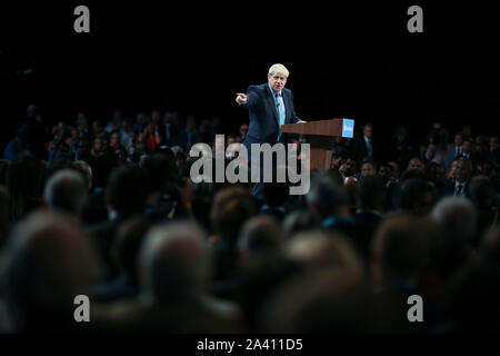 © Chris - Boll. 02/11/19, Manchester , Regno Unito. Congresso del Partito conservatore 2019 a Manchester Central. Il primo ministro Boris Johnson offre il suo discorso nel giorno finale della conferenza (oggi Mercoledì 2 ottobre 2019) Photo credit: CHRIS BULL Foto Stock