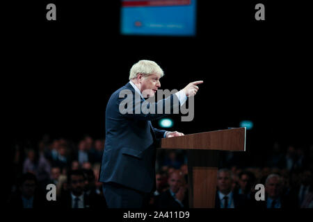 © Chris - Boll. 02/11/19, Manchester , Regno Unito. Congresso del Partito conservatore 2019 a Manchester Central. Il primo ministro Boris Johnson offre il suo discorso nel giorno finale della conferenza (oggi Mercoledì 2 ottobre 2019) Photo credit: CHRIS BULL Foto Stock