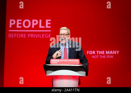 © Chris - Boll. 23/09/19 Brighton , Regno Unito. Partito Laburista Conferenza annuale 2019 in Brighton. Len McCluskey , Segretario generale di unire l'Unione europea offre il suo discorso. Photo credit: CHRIS BULL Foto Stock