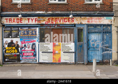 Intavolato shop, Bolton Crescent, London, SE5, Gran Bretagna Foto Stock