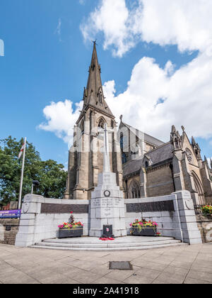 Bury War Memorial presso la chiesa Parrocchiale che commemora la maggior parte di coloro che servite con il Lancashire Fusiliers Foto Stock