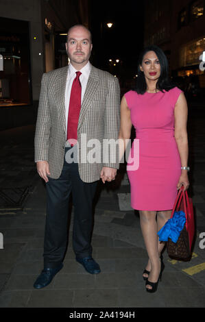 Jonathan Sothcott, Janine Nerissa, e il figlio di Dylan arriva a cena a Rowley di Jermyn Street, Londra. 10.09.19 con: Jonathan Sothcott, Janine Nerissa dove: Londra, Regno Unito quando: 10 set 2019 Credit: WENN.com Foto Stock