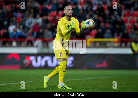 Krusevac, Serbia. 10 ottobre, 2019. Predrag Rajkovic di Serbia prende la palla. Credito: Nikola Krstic/Alamy Live News Foto Stock