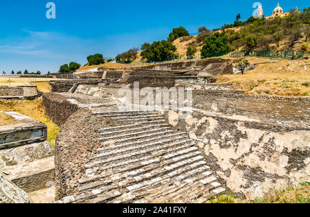 La Grande Piramide e di Nostra Signora dei Rimedi chiesa in Cholula, Messico Foto Stock