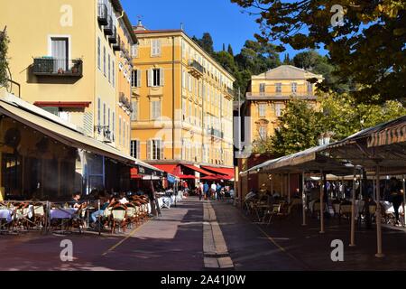 Cours Saleya piazza e mercato a Nizza, Francia meridionale Foto Stock