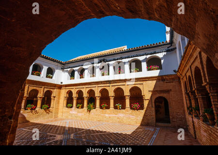 Il convento francescano di Santa Maria de la Rábida. Stile mudéjar chiostro, Palos de la Frontera. La provincia di Huelva. Southern Andalusia, Spagna. Europa Foto Stock