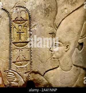 Dea Satet bassorilievi del tempio della dea Satet ad Elefantina regna di Hatshepsut e Thutmosi III, XVIII dinastia, Assuan Elefantina. Egitto, egiziano. Foto Stock