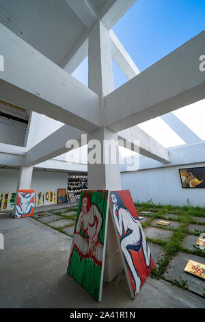 Arte in mostra al Jockey Club Arti Creative Center Jccac in Shek Kip Mei in Kowloon, Hong Kong. Foto Stock