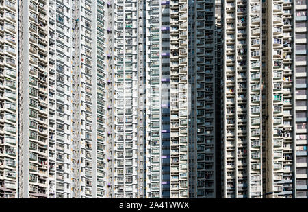 La facciata della urbano denso ad alta edifici di appartamenti in Shek Kip Mei in Kowloon, Hong Kong, Cina. Foto Stock