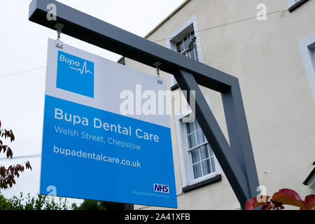 Un segno per BUPA Cure dentarie in Chepstow. Foto Stock