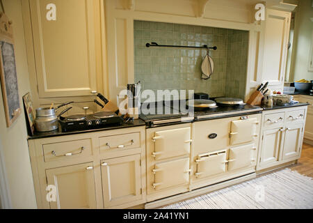 Aga forno in cucina di paese Foto Stock