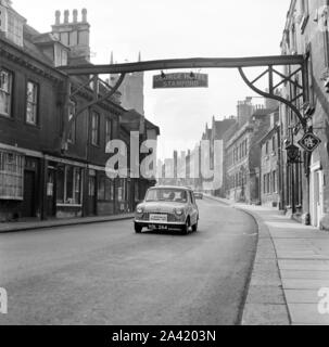 Mini sul 1959 Mobil Economy Run, George Hotel in Stamford. Foto Stock