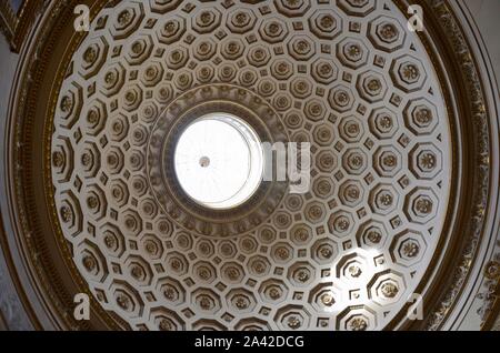 Soffitto a cupola in un saloon, Kedleston Hall, Kedleston, Derbyshire, Regno Unito Foto Stock