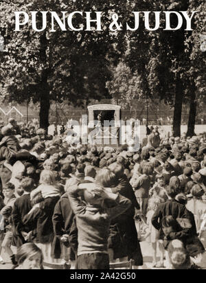 1936 - Una rivista vintage pagina fotografia di un punzone e Judy mostrano in un parco all'inglese. Foto Stock